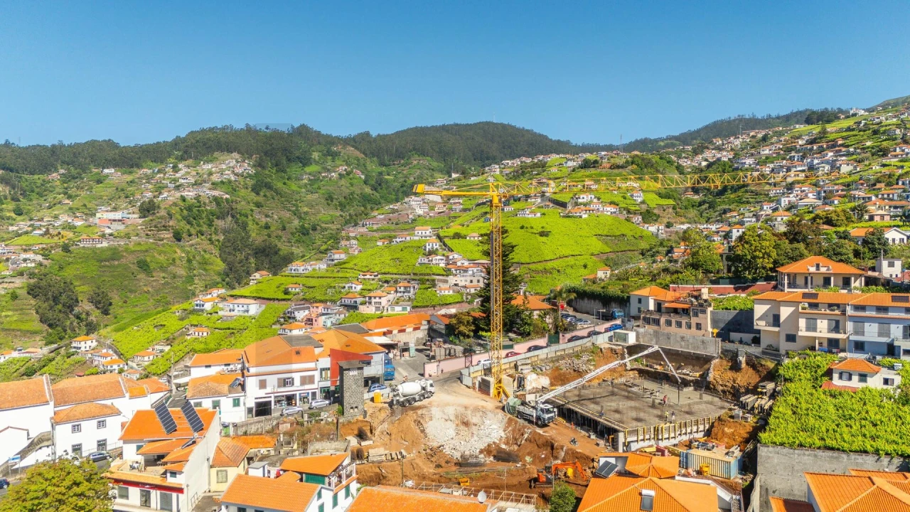 Apartamento T2 para Venda em Estreito de Camara de Lobos Foto 13