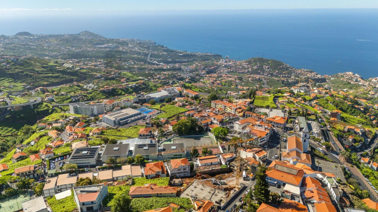 Apartamento T2 para Venda em Estreito de Camara de Lobos Foto 8