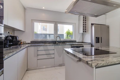 Moradia T4 para Venda em Alcabideche