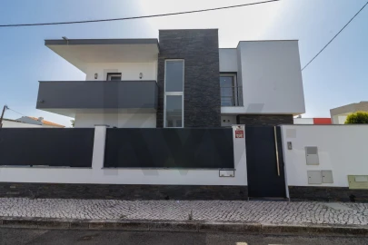Moradia T4 para Venda em Alcabideche