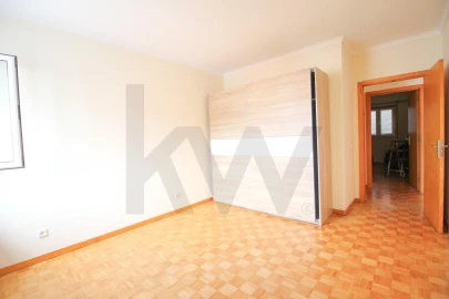Apartamento T2 para Arrendamento em São Martinho