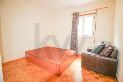 Apartamento T2 para Arrendamento em São Martinho