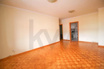 Apartamento T2 para Arrendamento em São Martinho