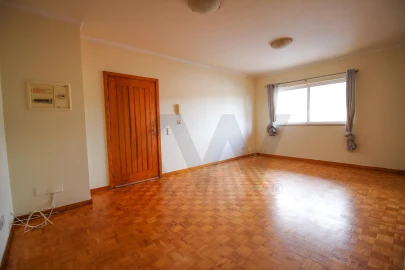 Apartamento T2 para Arrendamento em São Martinho