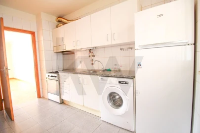 Apartamento T2 para Arrendamento em São Martinho