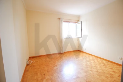 Apartamento T2 para Arrendamento em São Martinho