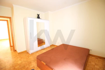 Apartamento T2 para Arrendamento em São Martinho