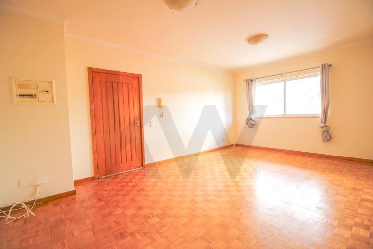 Apartamento T2 para Arrendamento em São Martinho Foto 5