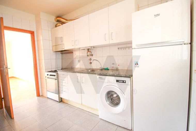 Apartamento T2 para Arrendamento em São Martinho Foto 8