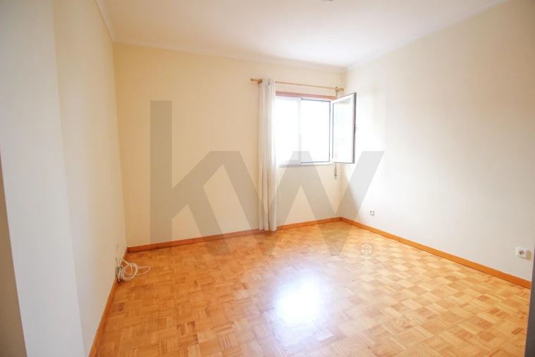 Apartamento T2 para Arrendamento em São Martinho Foto 13
