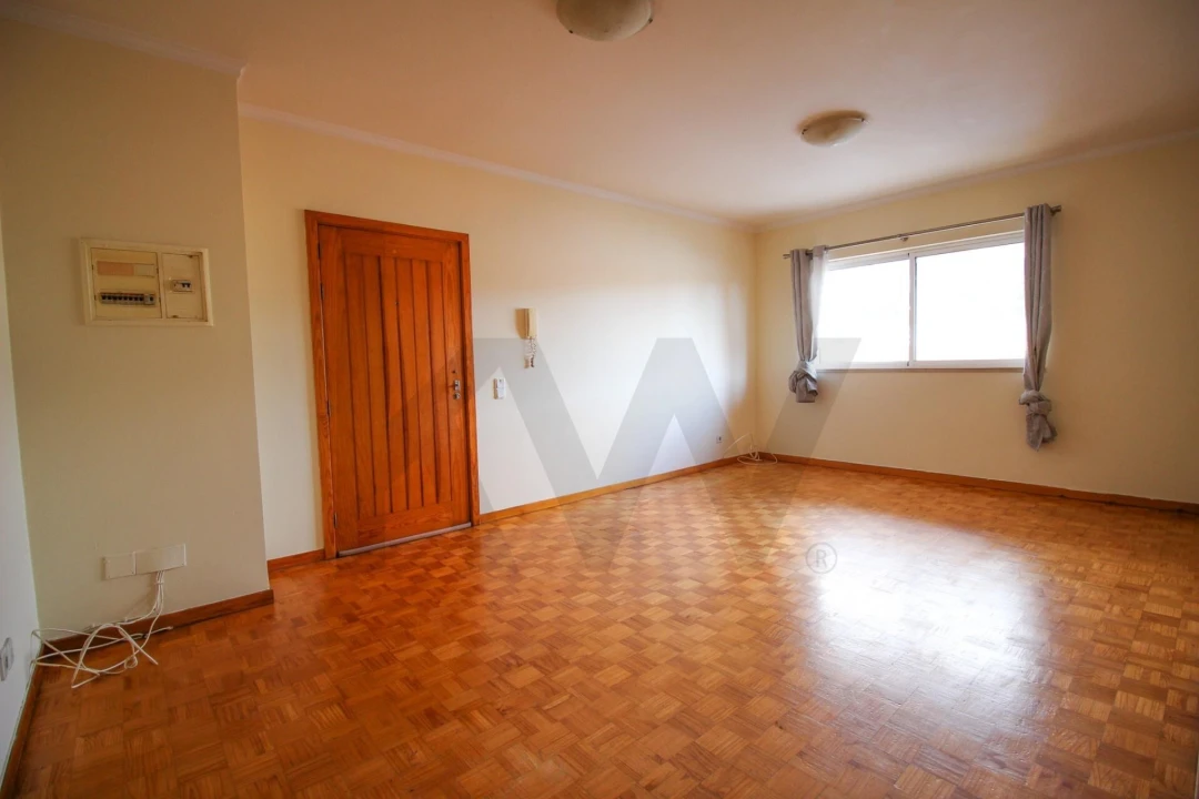 Apartamento T2 para Arrendamento em São Martinho Foto 6
