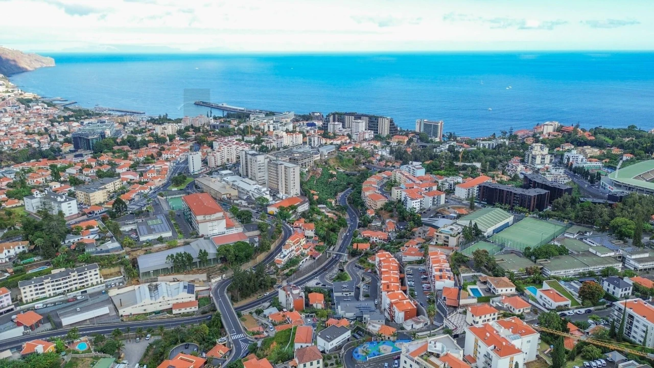 Apartamento T2 para Arrendamento em São Martinho Foto 18