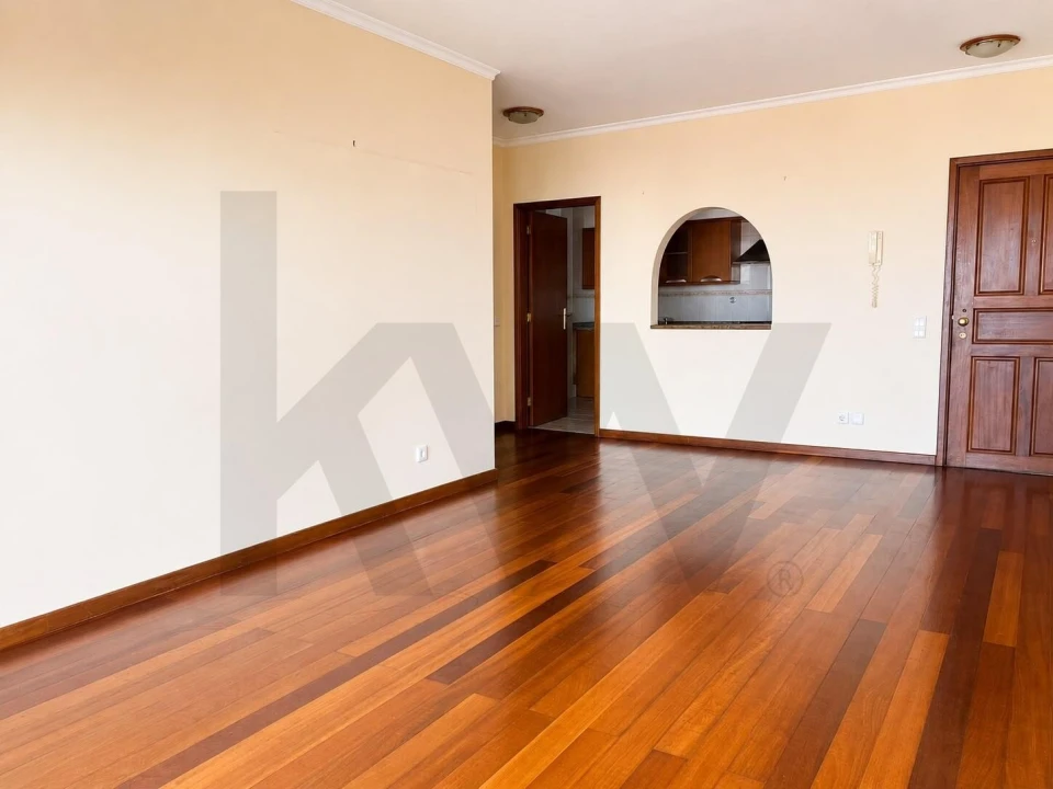 Apartamento T1 para Arrendamento em Caniço Foto 4