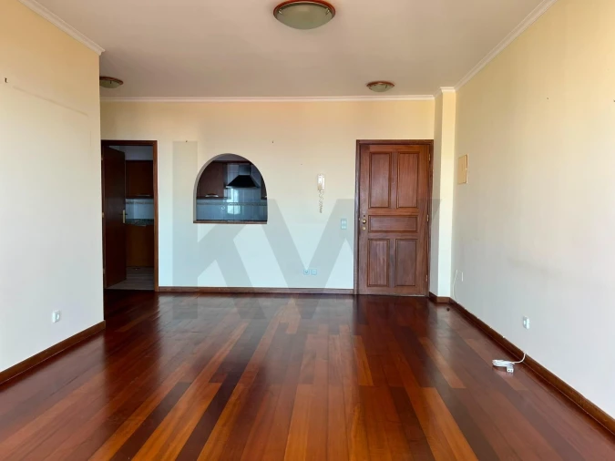 Apartamento T1 para Arrendamento em Caniço Foto 5