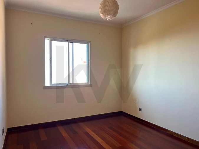 Apartamento T1 para Arrendamento em Caniço Foto 7