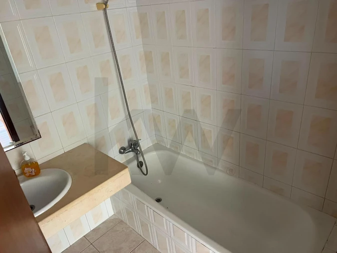 Apartamento T1 para Arrendamento em Caniço Foto 9