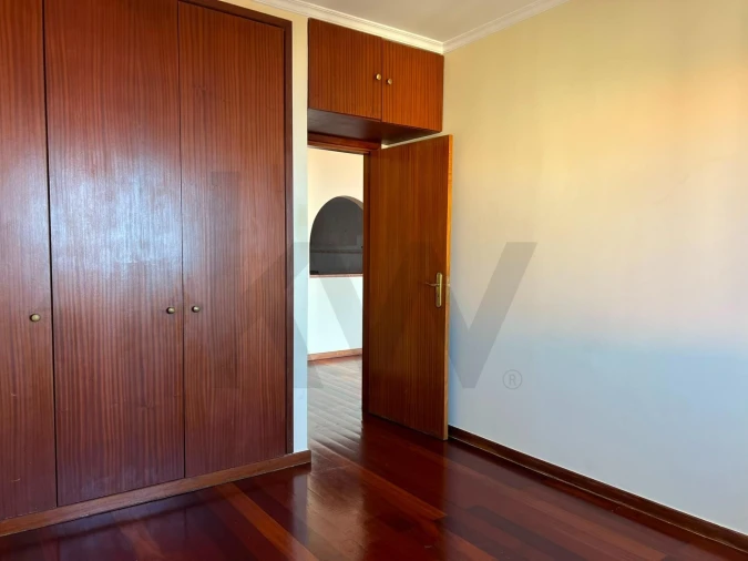 Apartamento T1 para Arrendamento em Caniço Foto 8