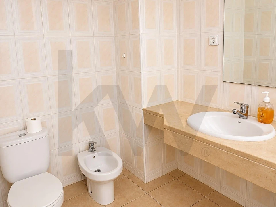 Apartamento T1 para Arrendamento em Caniço Foto 10