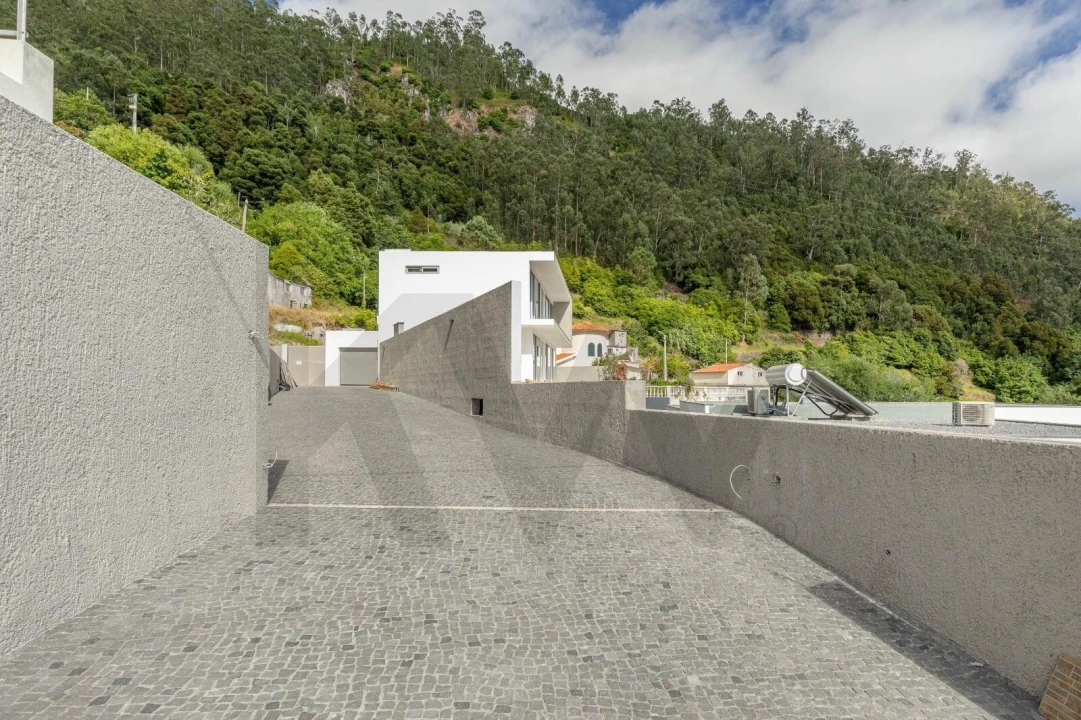 Moradia T3 para Venda em Arco da Calheta Foto 6