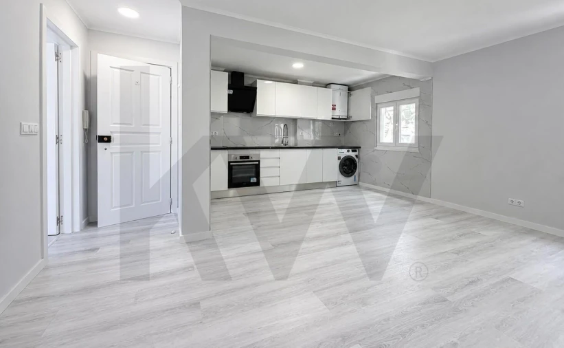 Apartamento T3 para Venda em Laranjeiro e Feijó Foto 2
