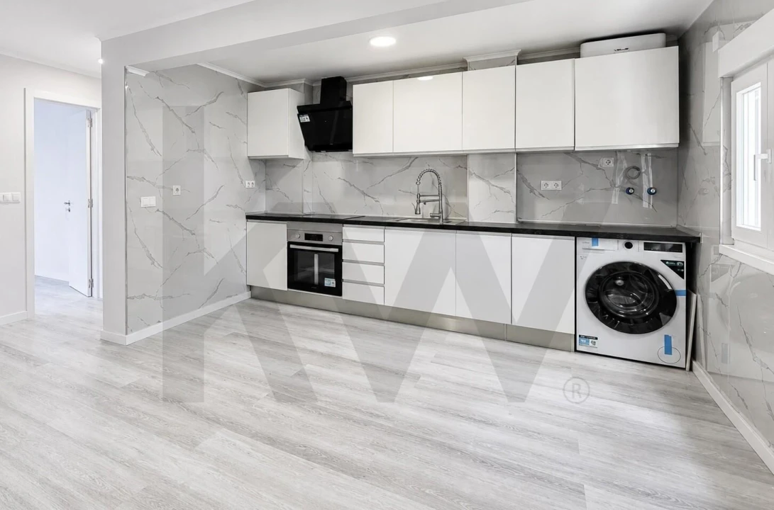 Apartamento T3 para Venda em Laranjeiro e Feijó Foto 1