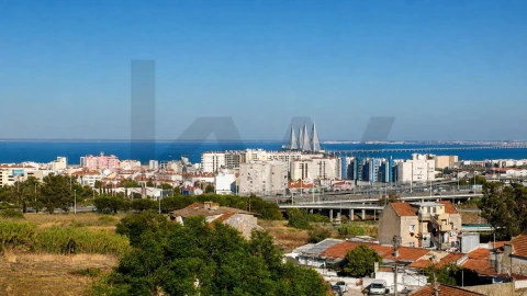 Apartamento T3 para Venda em Sacavém e Prior Velho
