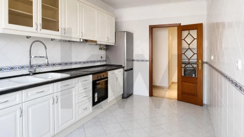 Apartamento T3 para Venda em Sacavém e Prior Velho
