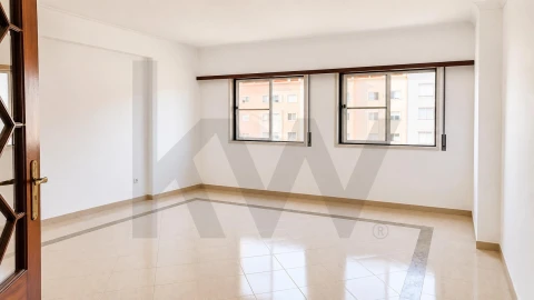 Apartamento T3 para Venda em Sacavém e Prior Velho