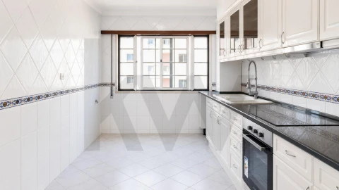 Apartamento T3 para Venda em Sacavém e Prior Velho