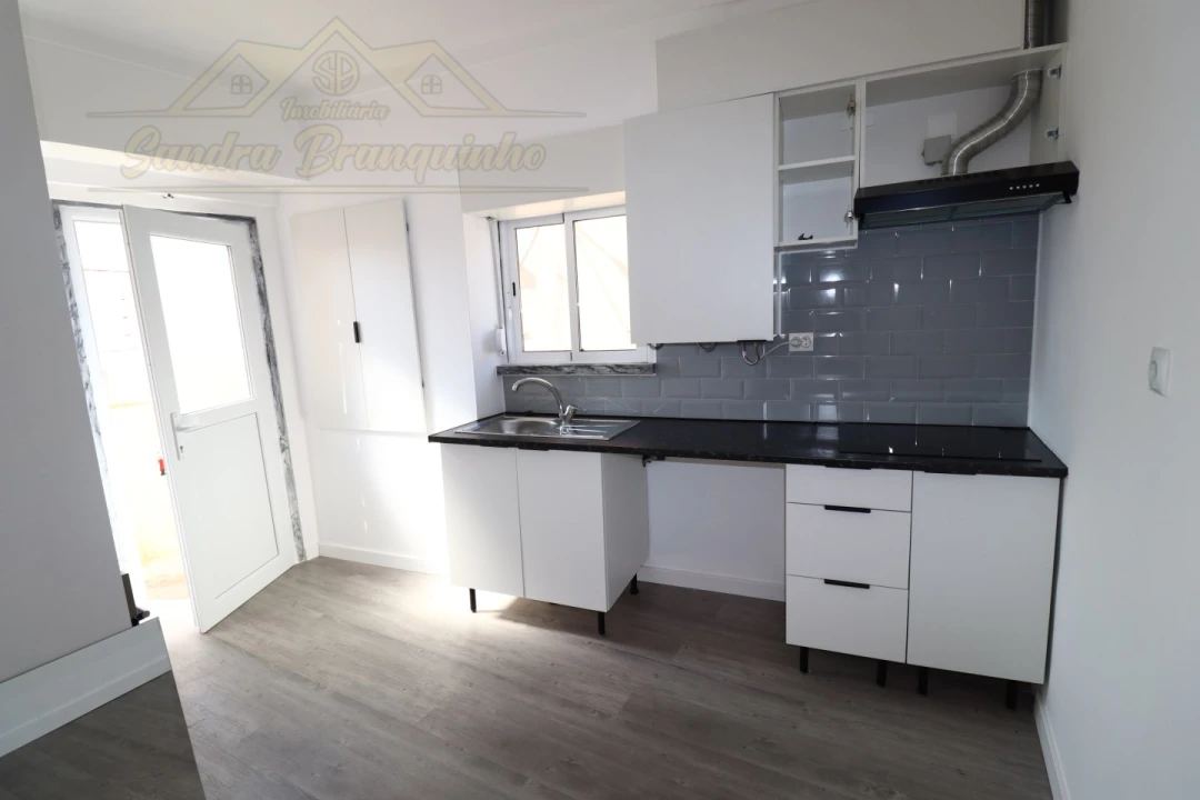 Apartamento T2 para Venda em Santa Maria, São Pedro e Matacães Foto 5
