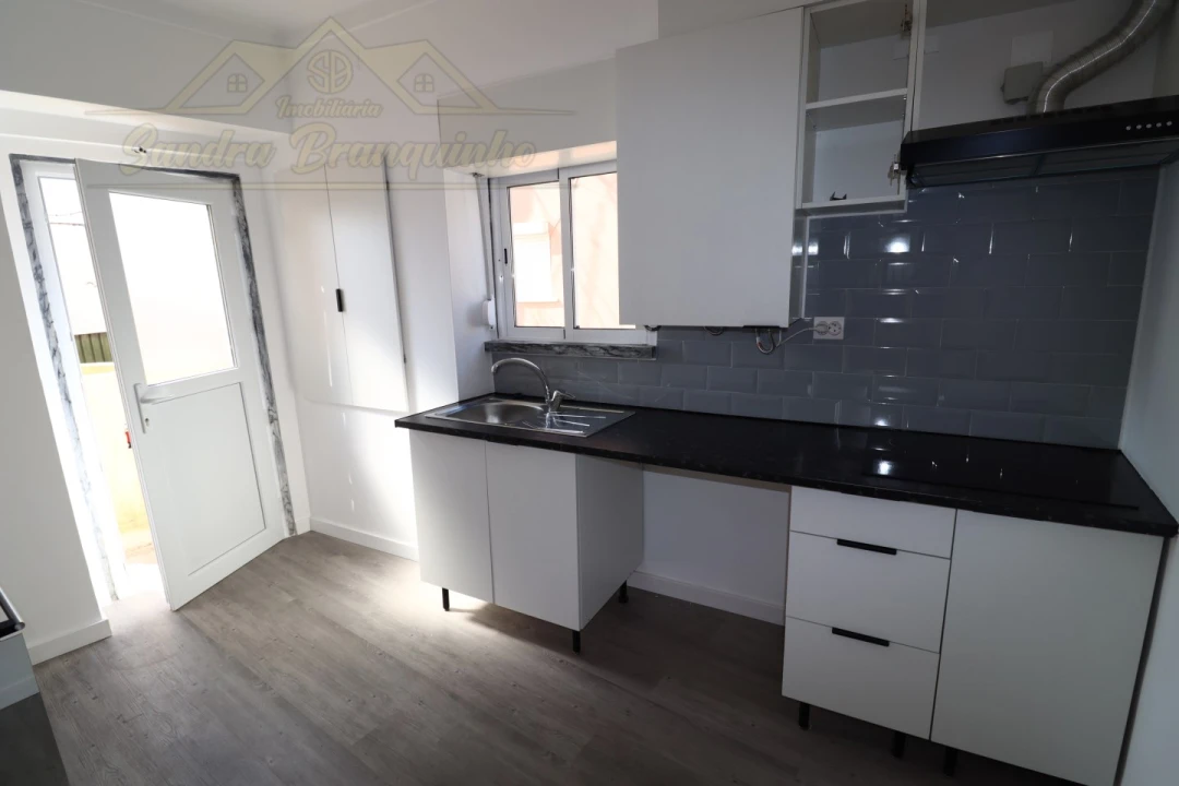 Apartamento T2 para Venda em Santa Maria, São Pedro e Matacães Foto 6