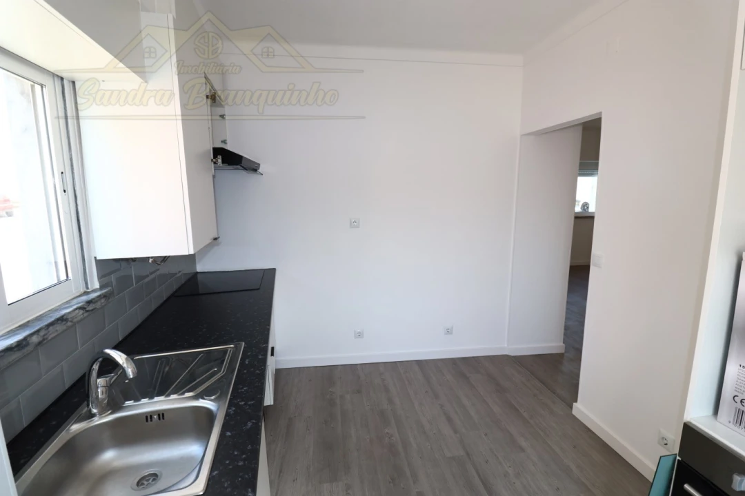 Apartamento T2 para Venda em Santa Maria, São Pedro e Matacães Foto 9