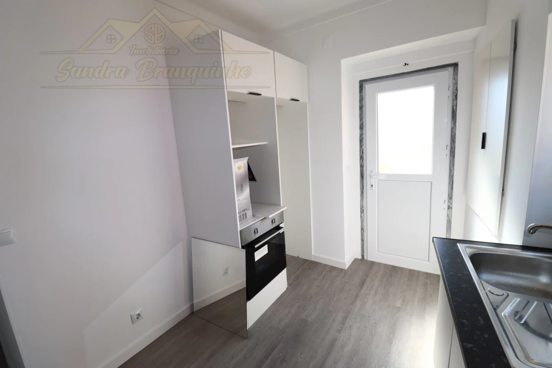 Apartamento T2 para Venda em Santa Maria, São Pedro e Matacães Foto 10