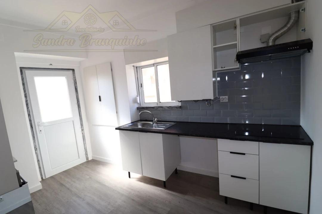 Apartamento T2 para Venda em Santa Maria, São Pedro e Matacães Foto 11
