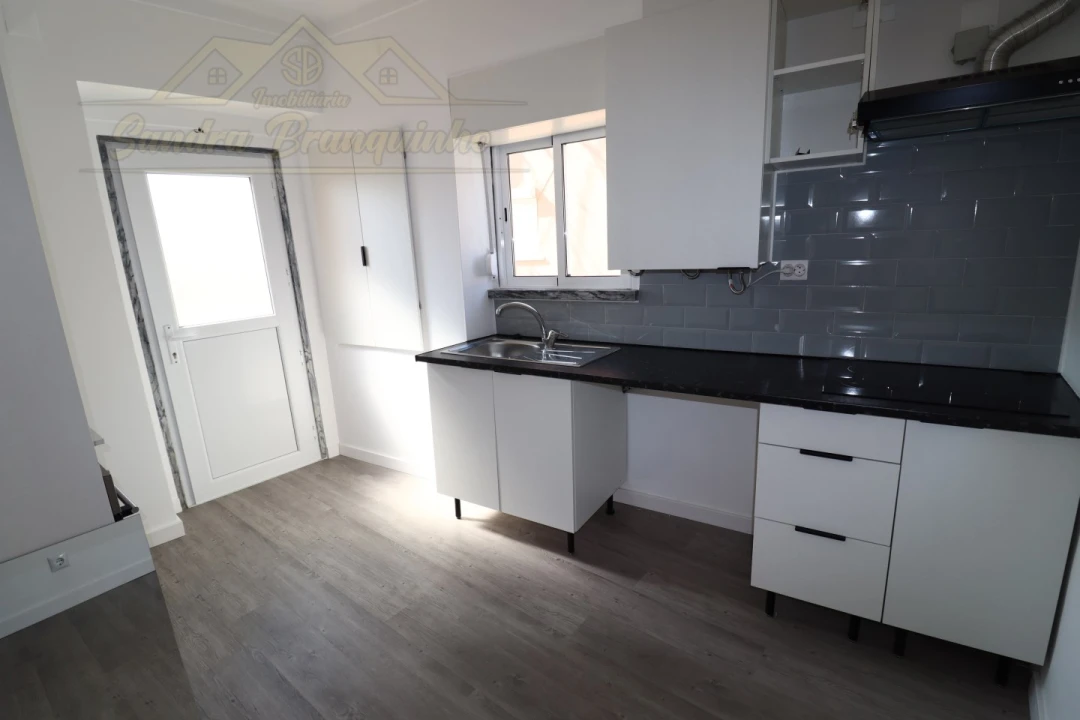 Apartamento T2 para Venda em Santa Maria, São Pedro e Matacães Foto 12