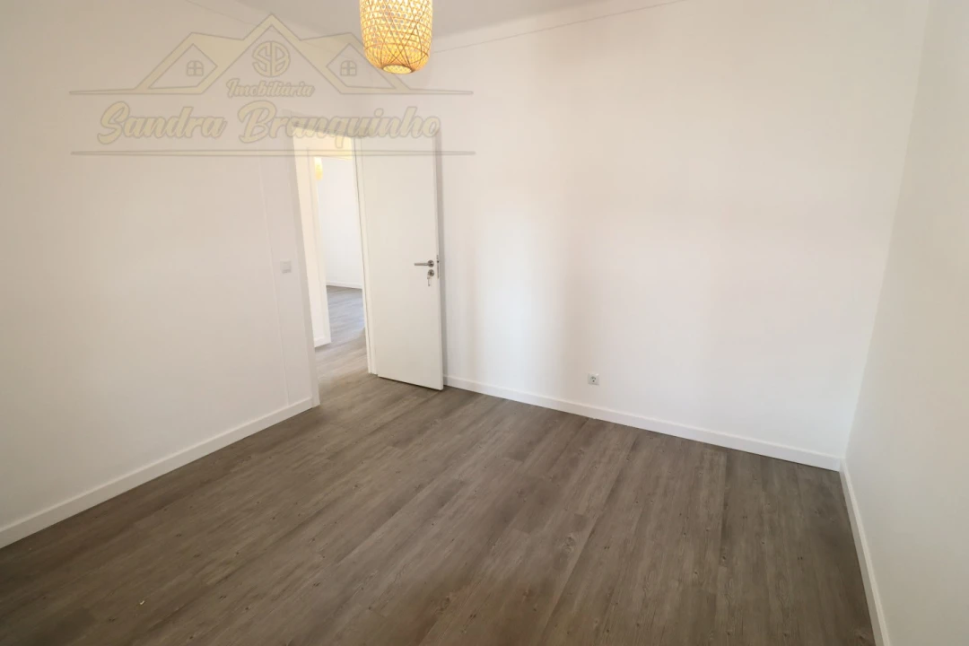 Apartamento T2 para Venda em Santa Maria, São Pedro e Matacães Foto 18