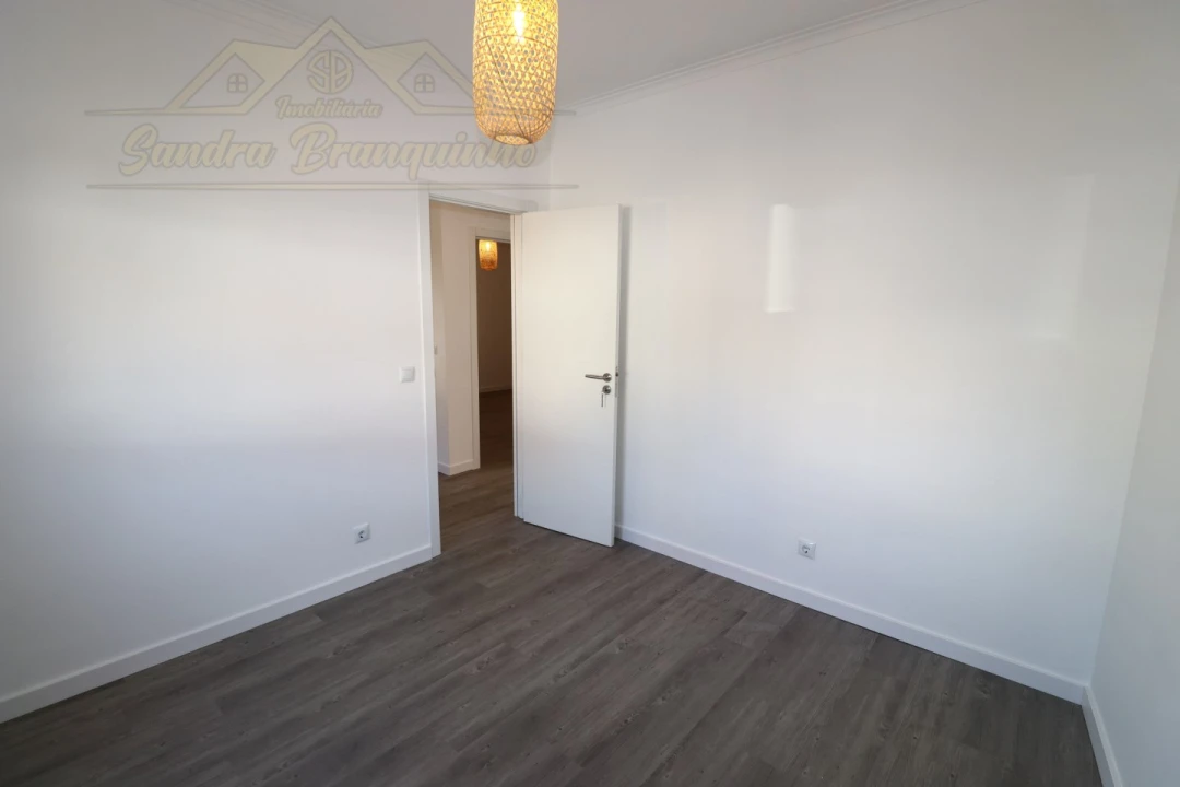 Apartamento T2 para Venda em Santa Maria, São Pedro e Matacães Foto 19