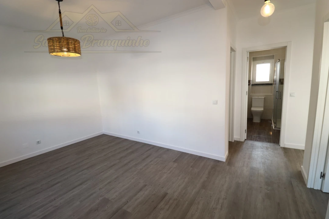 Apartamento T2 para Venda em Santa Maria, São Pedro e Matacães Foto 23