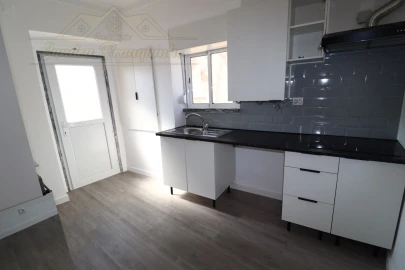 Apartamento T2 para Venda em Santa Maria, São Pedro e Matacães