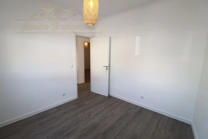Apartamento T2 para Venda em Santa Maria, São Pedro e Matacães