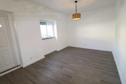 Apartamento T2 para Venda em Santa Maria, São Pedro e Matacães