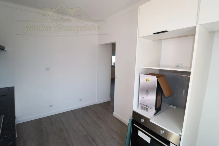 Apartamento T2 para Venda em Santa Maria, São Pedro e Matacães Foto 8
