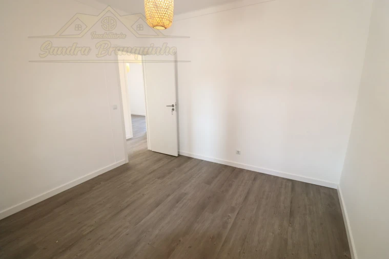 Apartamento T2 para Venda em Santa Maria, São Pedro e Matacães Foto 18