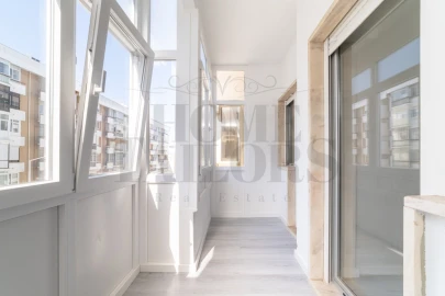 Apartamento T2 para Venda em Oeiras e São Julião da Barra, Paço de Arcos e Caxias