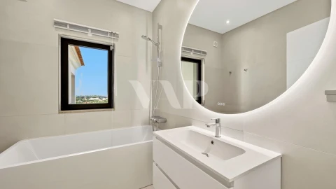 Moradia T9 para Venda em Loule (São Sebastião)