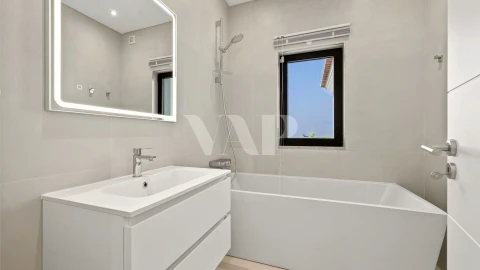 Moradia T9 para Venda em Loule (São Sebastião)