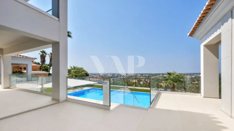 Moradia T9 para Venda em Loule (São Sebastião)