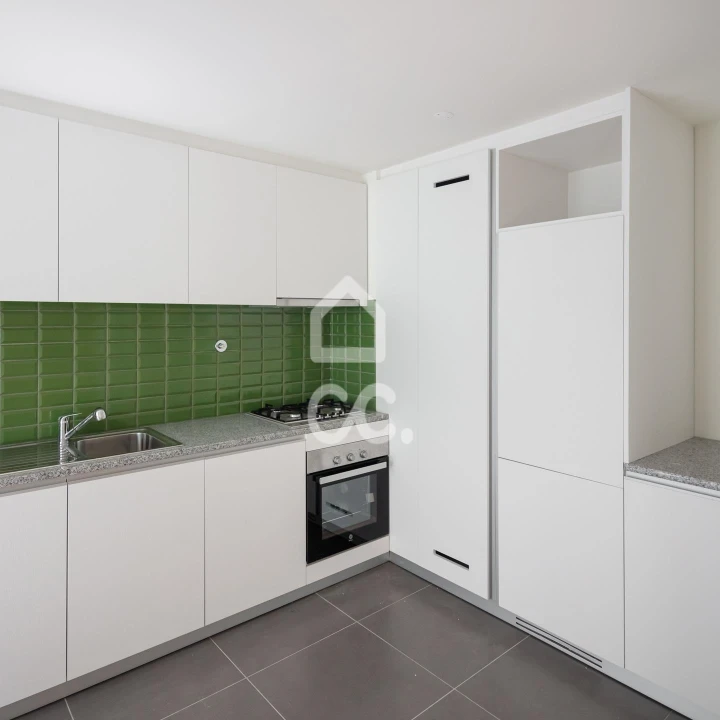 Apartamento T2 para Arrendamento em Sé Nova, Santa Cruz, Almedina e São Bartolomeu Foto 6