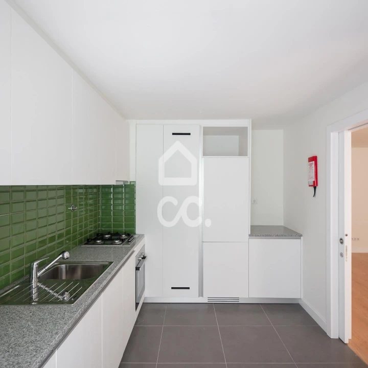 Apartamento T2 para Arrendamento em Sé Nova, Santa Cruz, Almedina e São Bartolomeu Foto 7