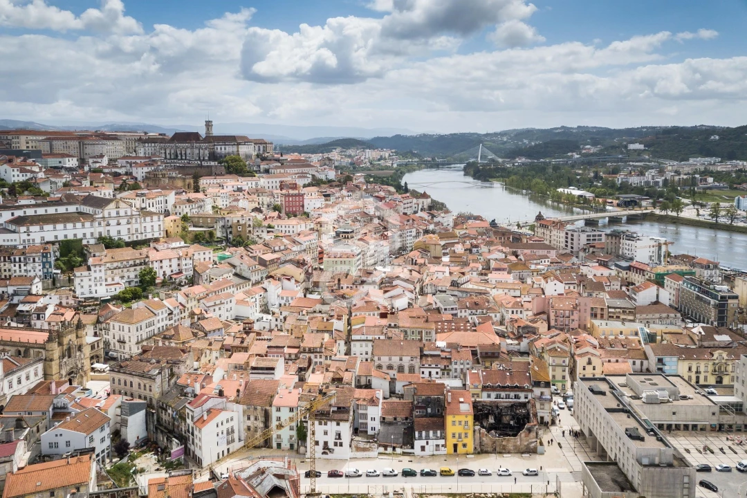 Apartamento T2 para Arrendamento em Sé Nova, Santa Cruz, Almedina e São Bartolomeu Foto 16